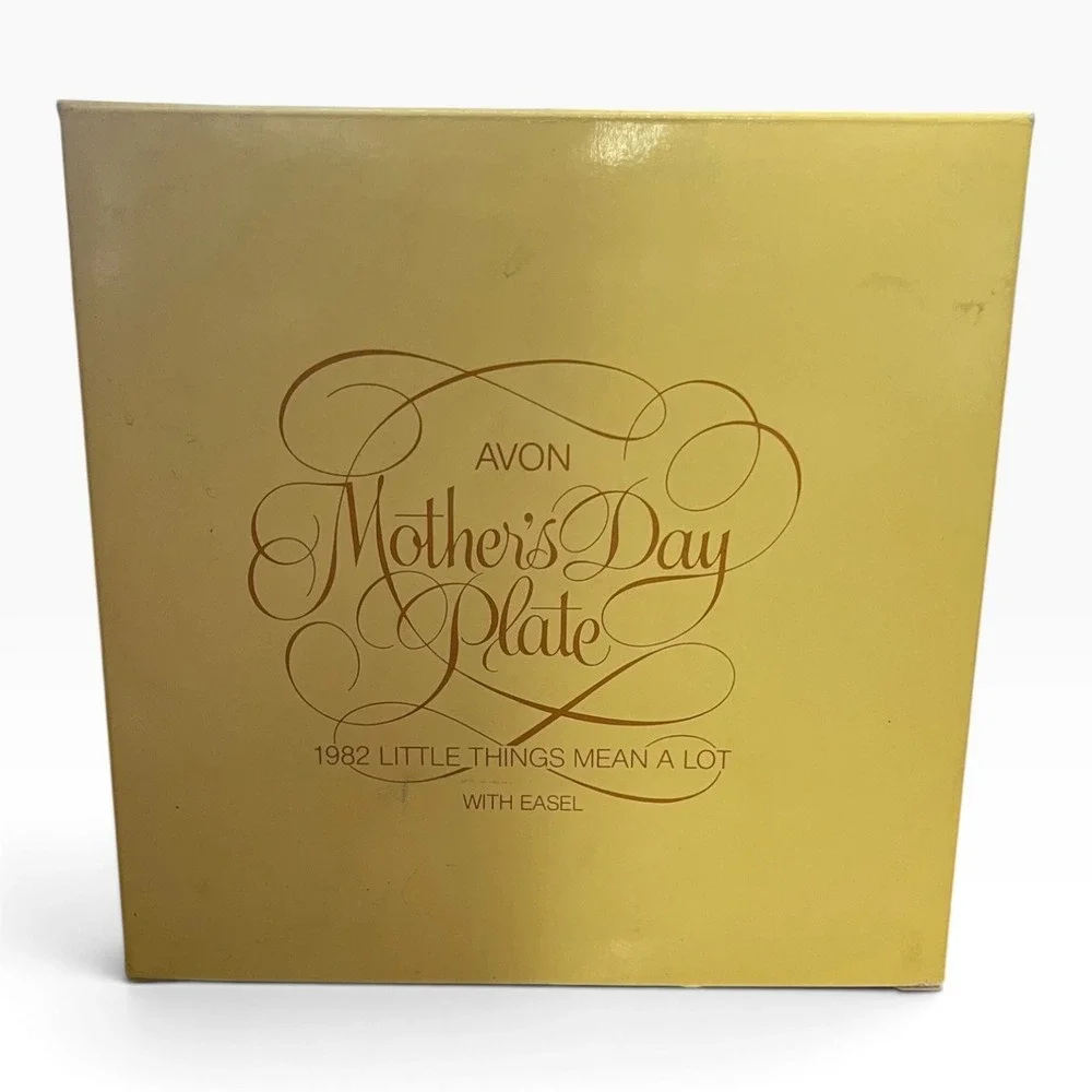 Avon Mother's Day Plate 1982 Little Things Mean A Lot With Easel NIB Vintage